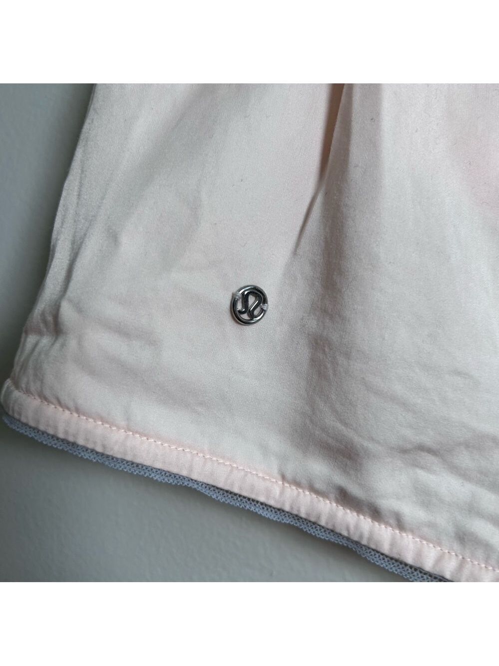 Rare Lululemon Wake and Flow Short High Rise Loose Fit Butter  Pink Size 6 - Picture 6 of 8